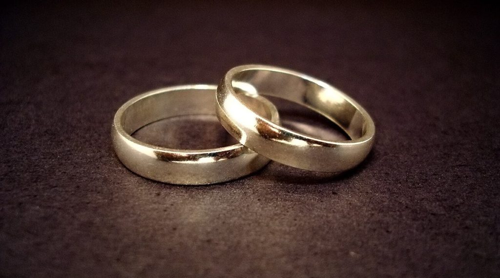 «Μου έκανε πρόταση γάμου σε μια τέντα με κάτι γελάδες απ’ έξω»