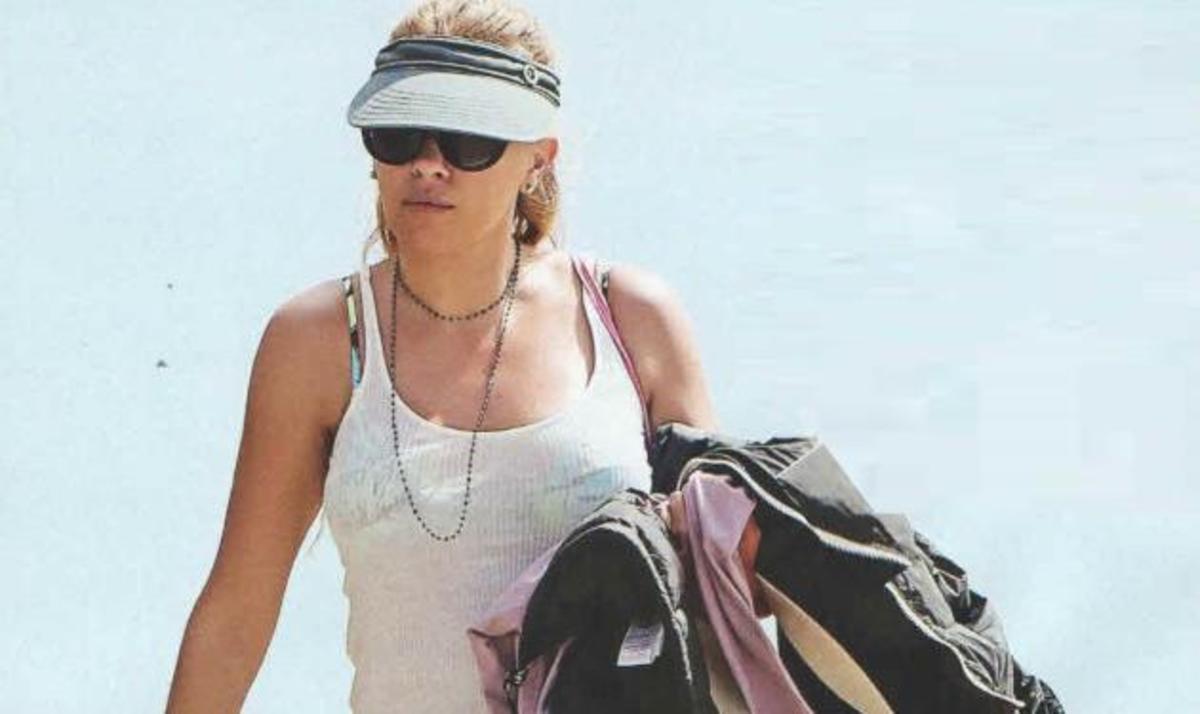 Γωγώ Μαστροκώστα: Φόρεσε το μπικίνι της και “αναστάτωσε” τη Βάρκιζα!