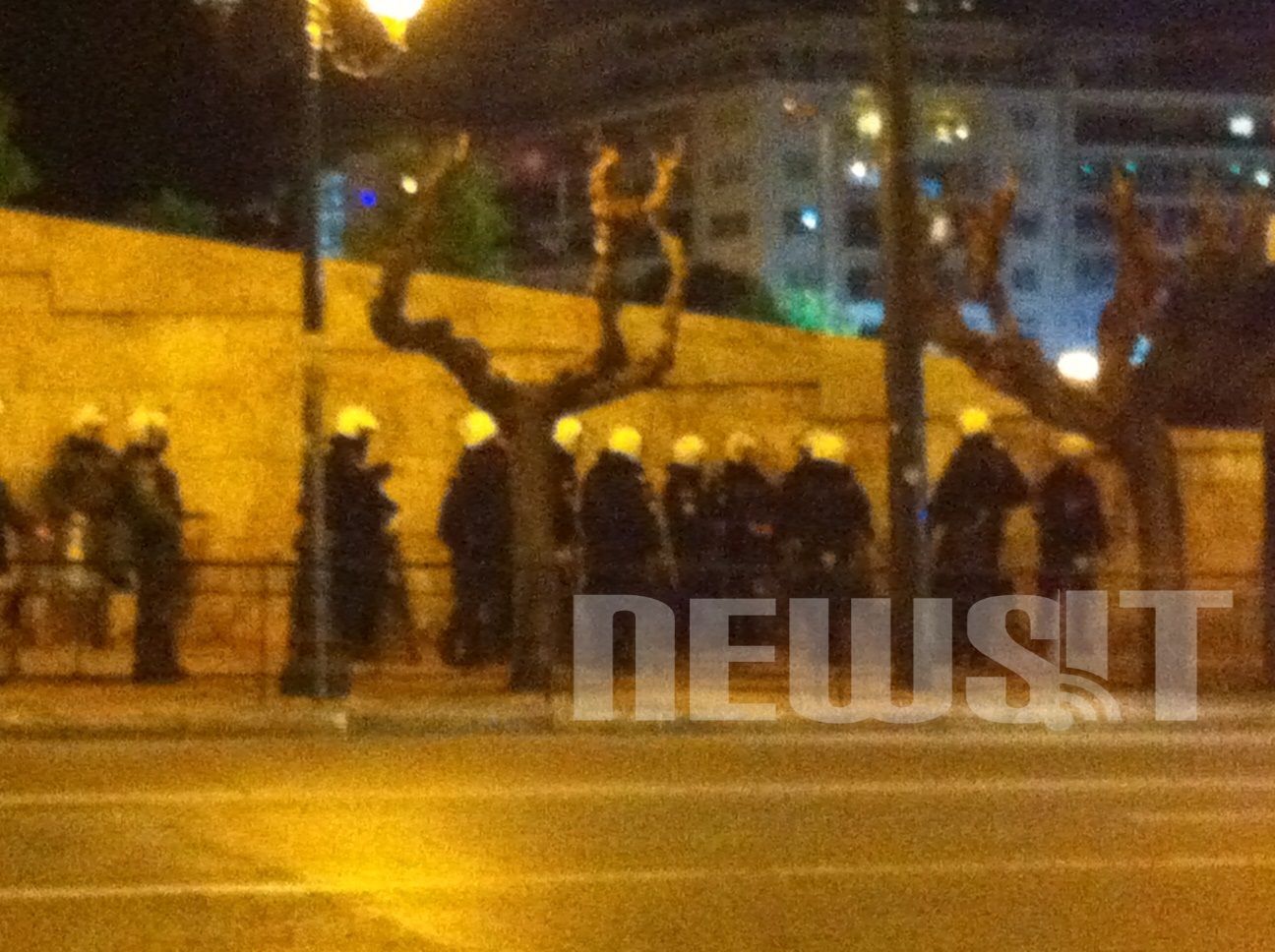 Ένταση στο Σύνταγμα – ΦΩΤΟ NEWSIT