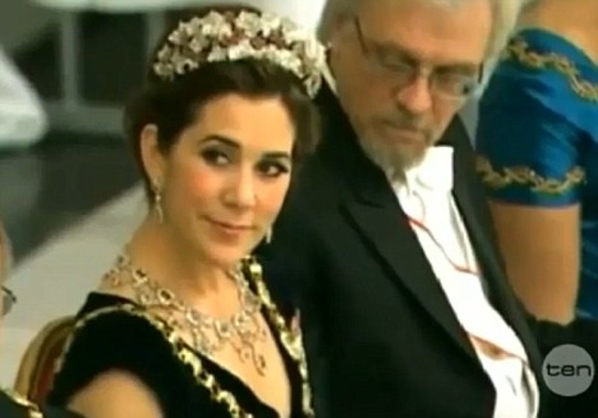 Τον έκαναν… τσακωτό! – Σύζυγος προέδρου θαύμαζε το στήθος της πριγκίπισσας! VIDEO