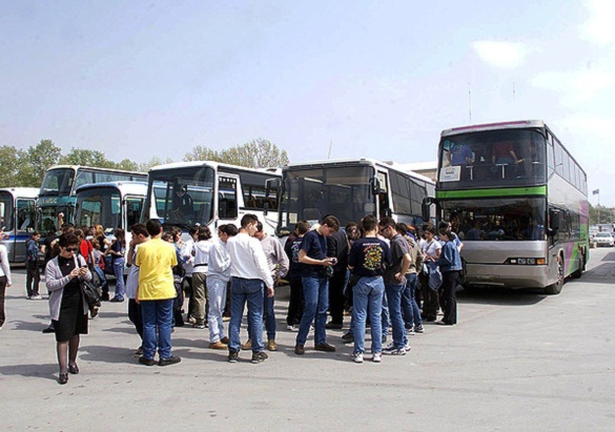 Σταματούν από αύριο τα τουριστικά λεωφορεία τη μεταφορά μαθητών