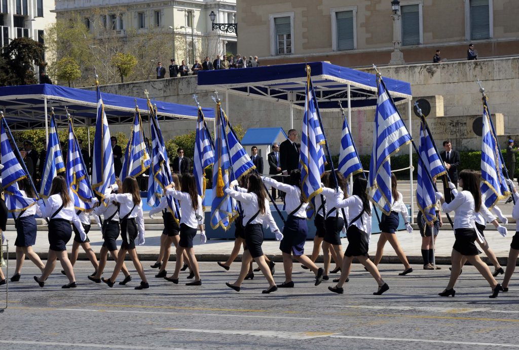 Παρέλαση με λίγους κι εκλεκτούς για μισή ωρίτσα το πολύ!