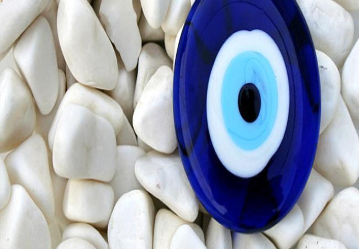 Γιατί φτύνουμε κάποιον, ώστε να μη ματιαστεί;