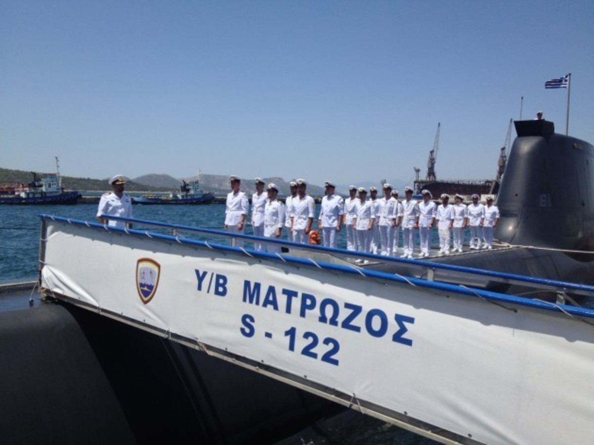 Τα υποβρύχια ΜΑΤΡΩΖΟΣ και ΚΑΤΣΩΝΗΣ ύψωσαν ελληνική σημαία! ΦΩΤΟ