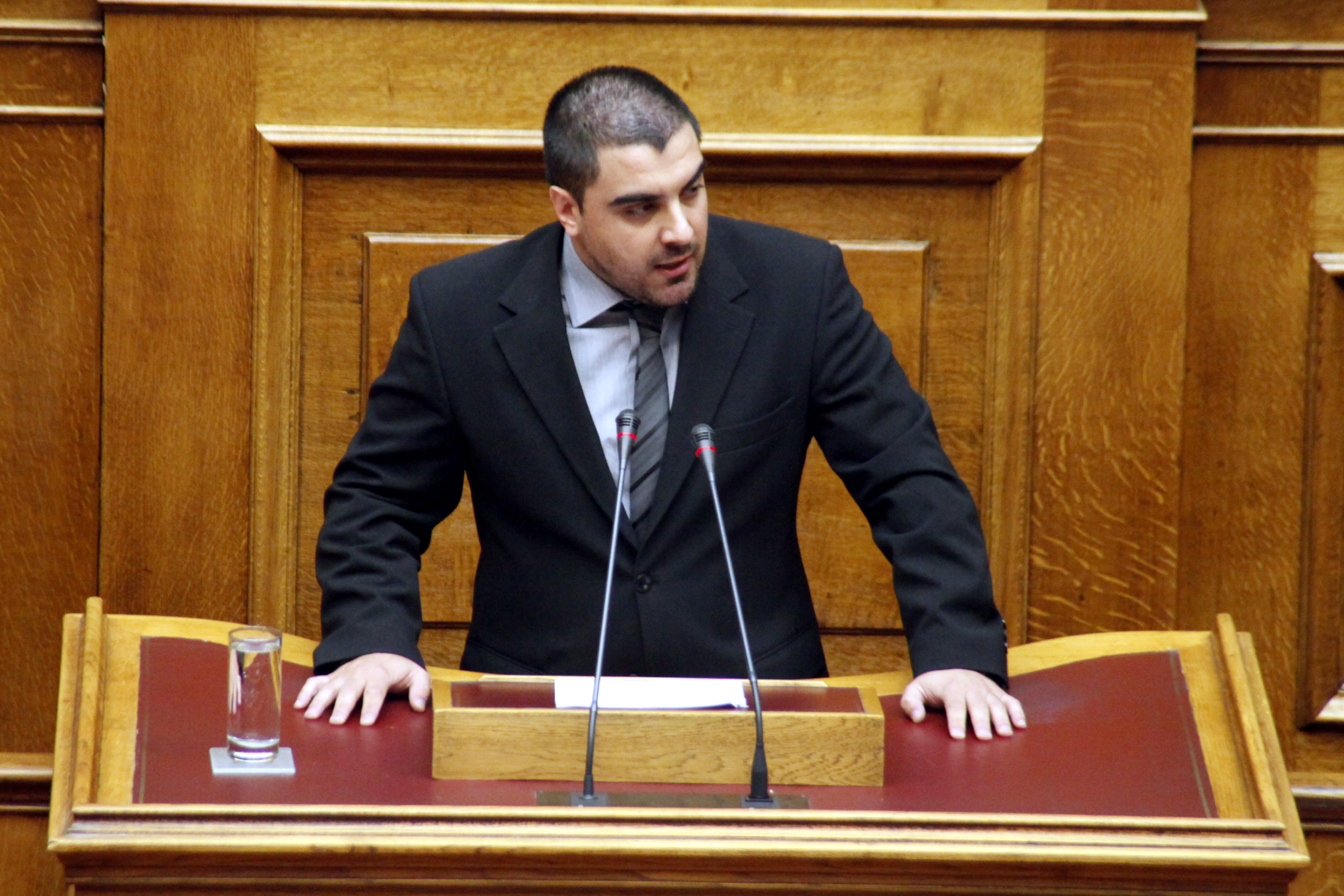 Βουλευτής Χρυσής Αυγής: Αλλες τάξεις για τα Ελληνόπουλα κι άλλες για τα παιδιά μεταναστών!