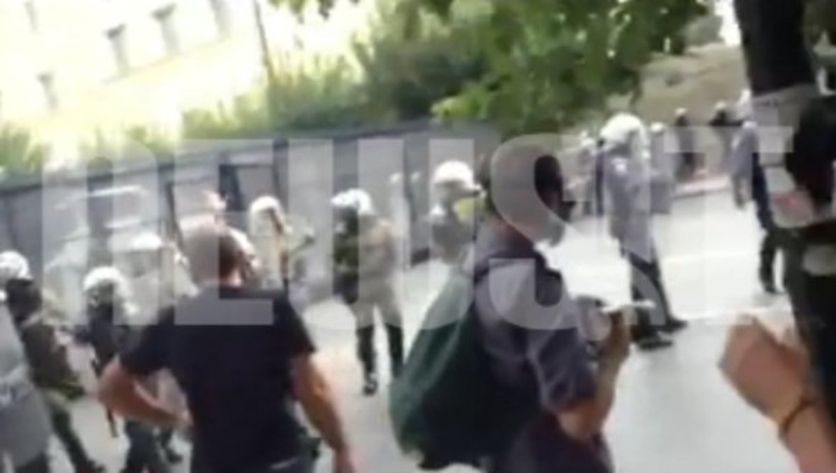 ΜΑΤ στο φράχτη