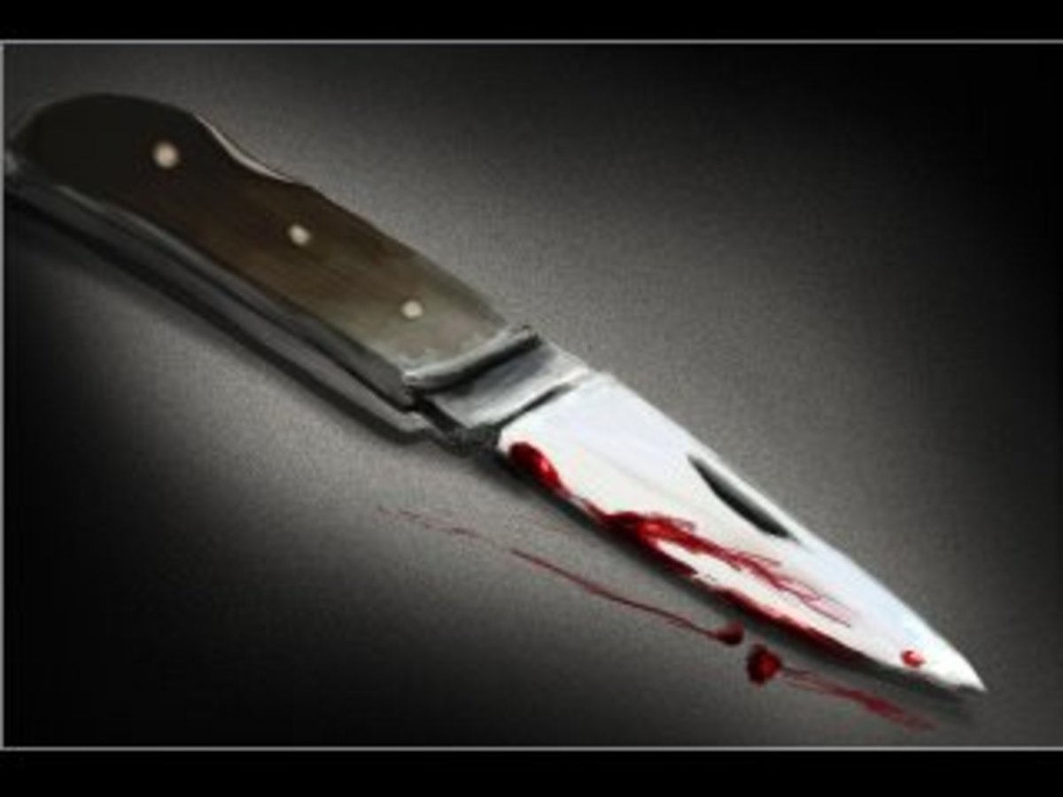 90χρονος επιχείρησε να αυτοκτονήσει μπήγοντας ένα μαχαίρι στην κοιλιά του!