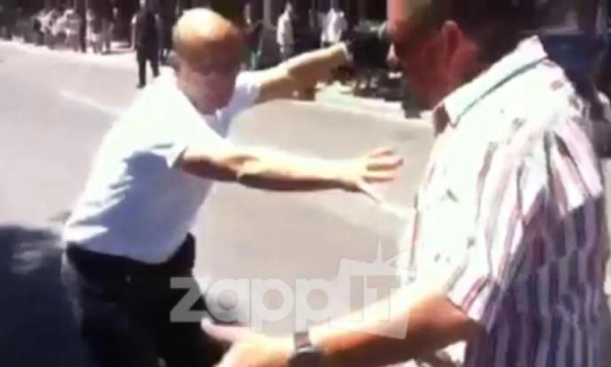 Εντάσεις έξω από το Προεδρικό Μέγαρο! Μάχονται οι δημοσιογράφοι για ένα πλάνο! ZAPPIT backstage