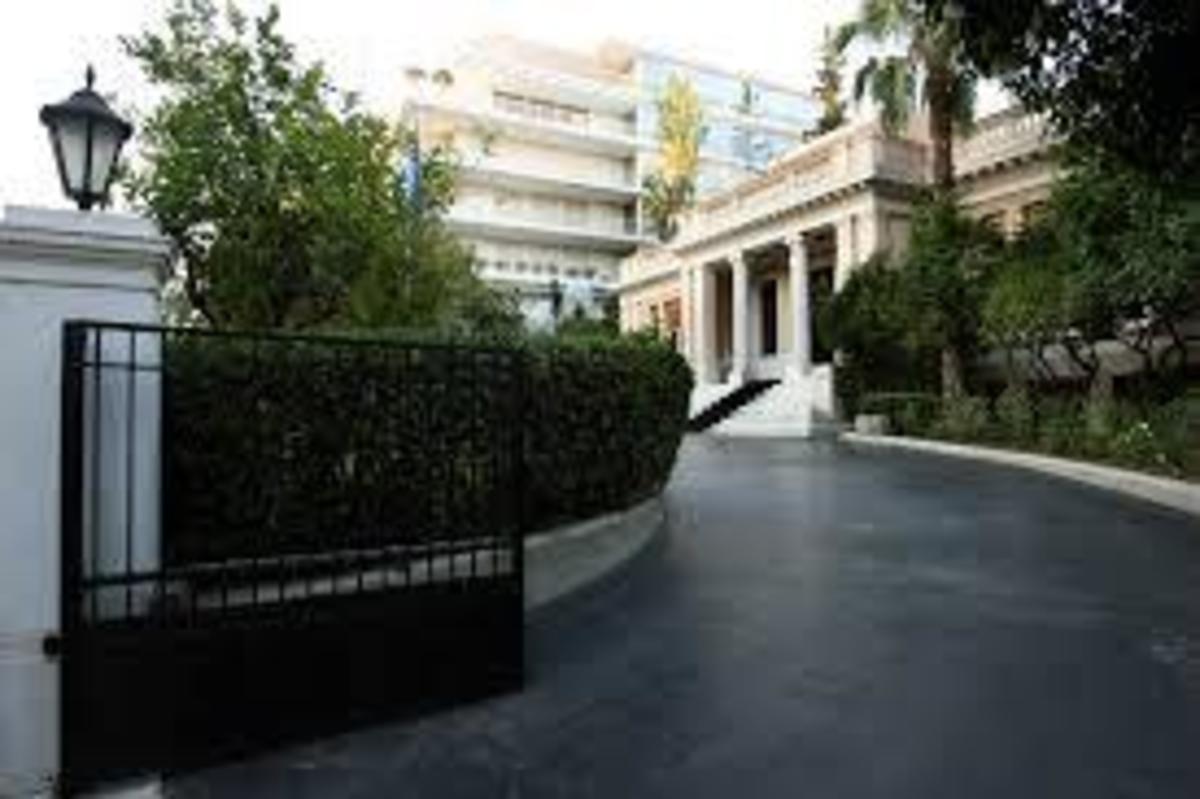 Στο Μαξίμου τρέχουν οι υπουργοί μετά το αδιέξοδο στο Eurogroup