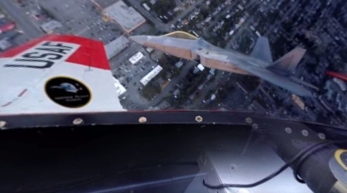 Έτσι είναι να πετάς μαχητικό αεροσκάφους! Απίστευτο βίντεο!