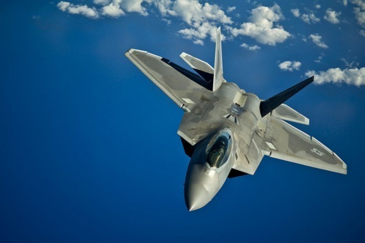 “Αόρατα” μαχητικά F-22 στέλνουν οι ΗΠΑ στην Ευρώπη λόγω Ρωσίας