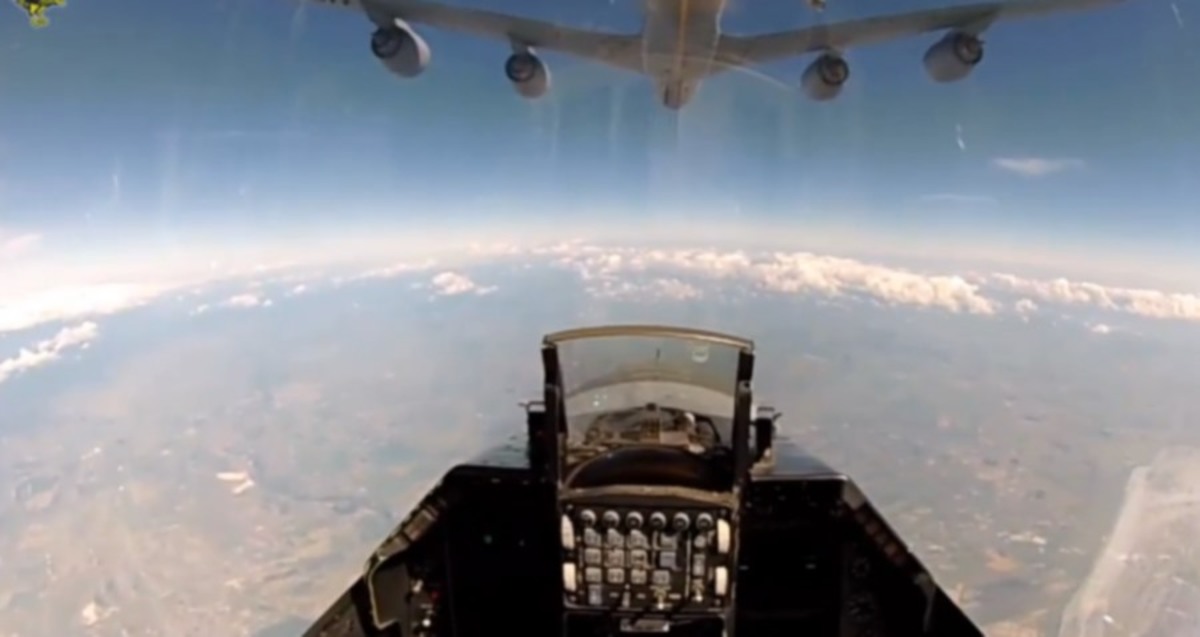 Ελληνικά F-16 ανεφοδιάζονται στον αέρα – ΒΙΝΤΕΟ