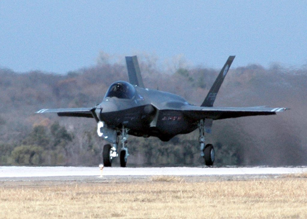 Καθηλωμένα τα F-35 – Το Πεντάγωνο εντόπισε ρωγμή στο πτερύγιο