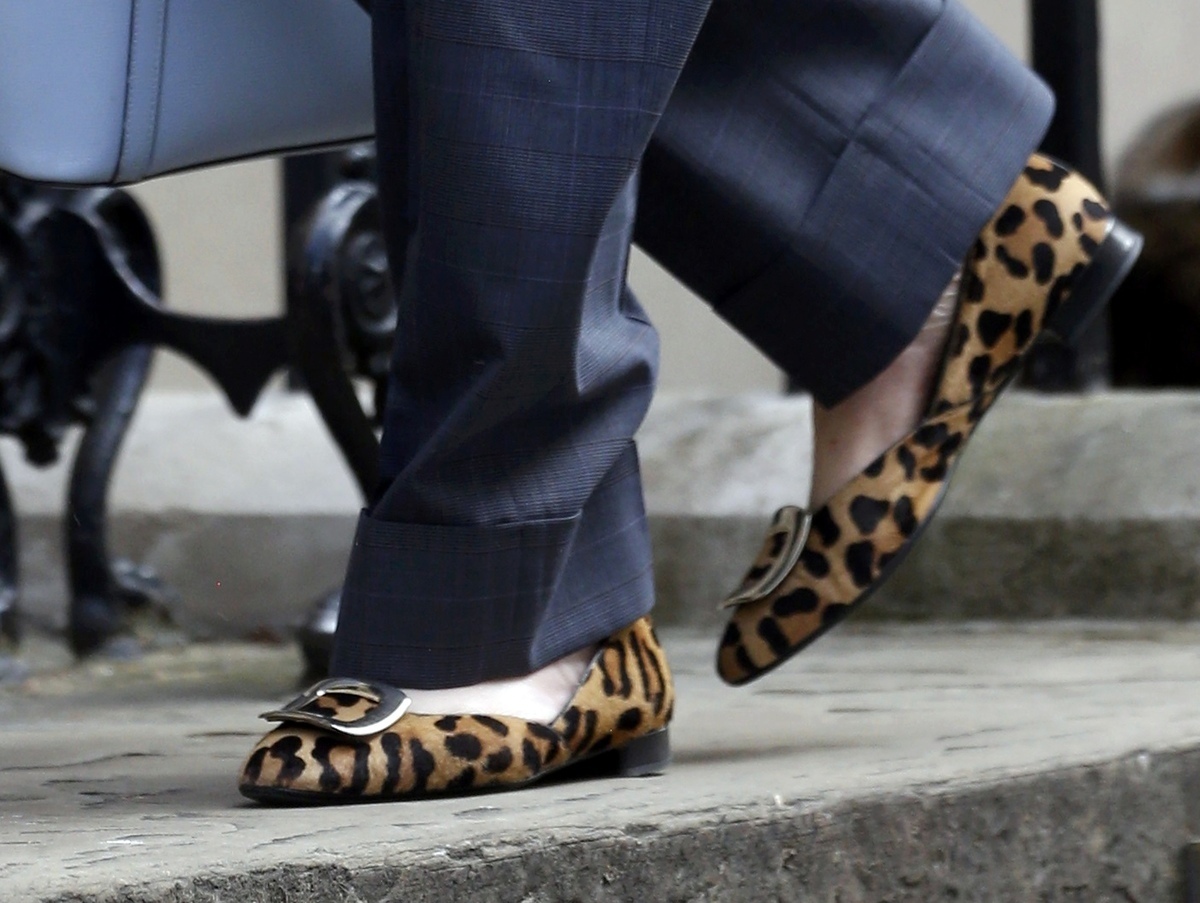 Τερέζα Μέι: Στη Downing Street με λεοπάρ παπούτσια – Τελευταία φορά ως… απλή υπουργός