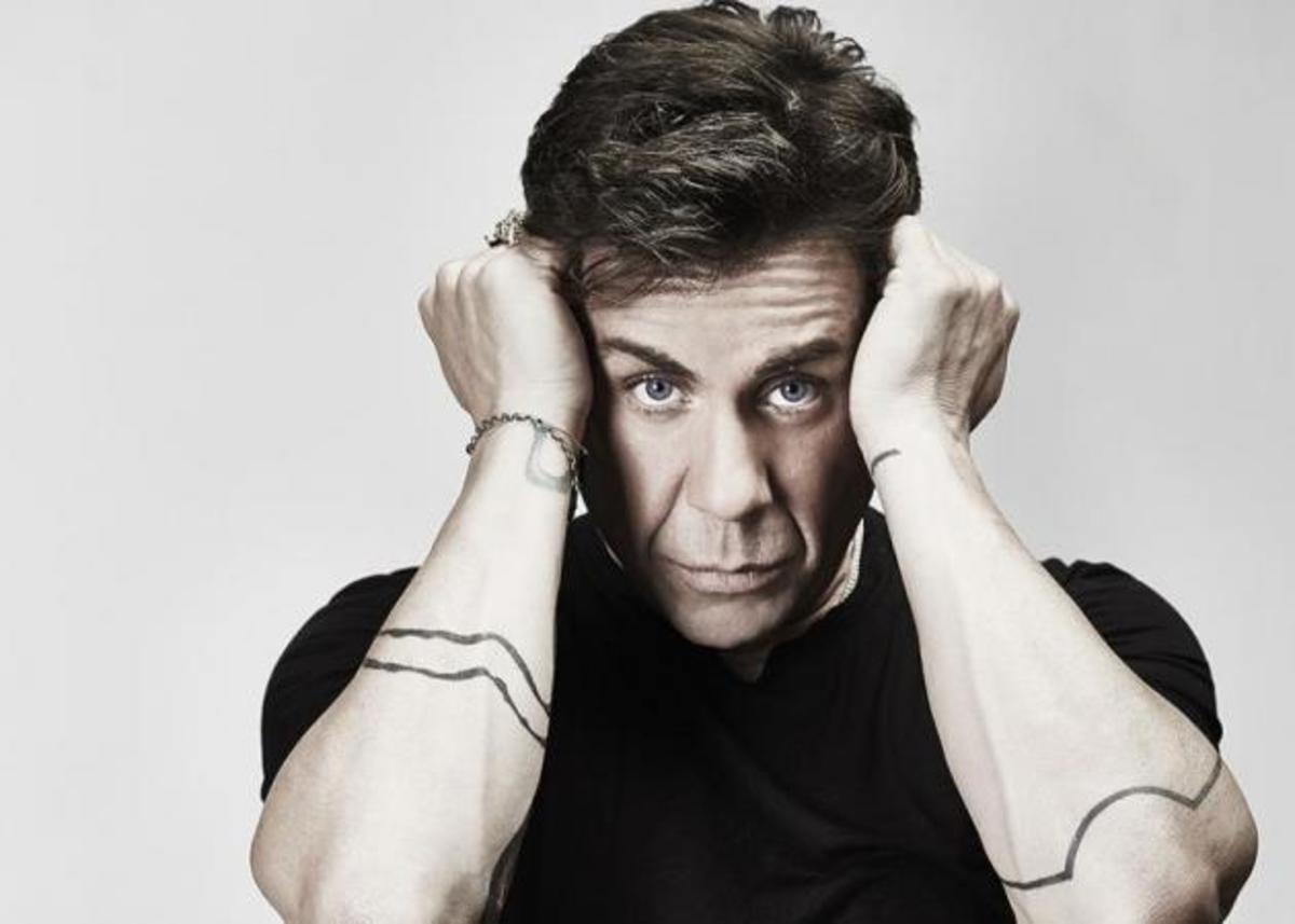 Αγνώριστος ο Γιώργος Μαζωνάκης! Πώς ήταν φαντάρος στα 25 του;