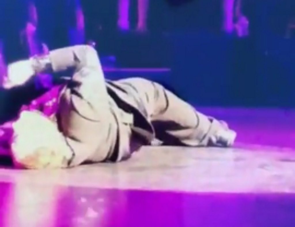 Κατέρρευσε επί σκηνής ο διάσημος τραγουδιστής Meat Loaf – ΒΙΝΤΕΟ