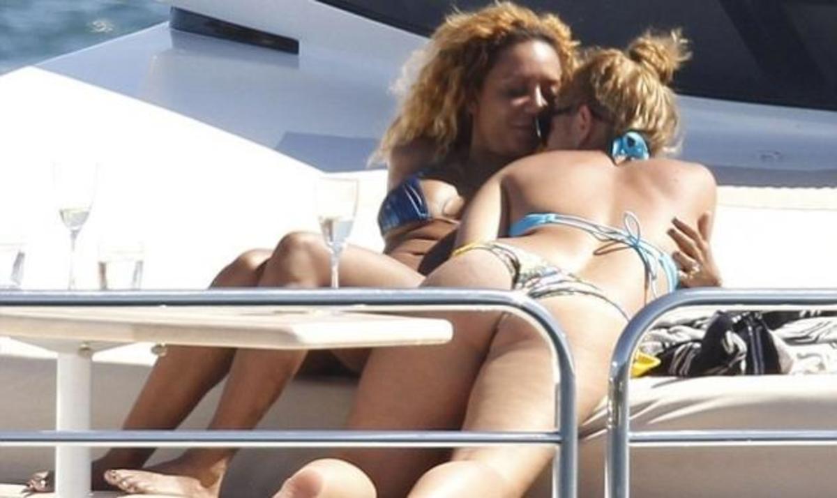 Η εξομολόγηση γνωστής τραγουδίστριας: Είχα ερωτικές σχέσεις με γυναίκες αλλά δεν με θεωρώ λεσβία!