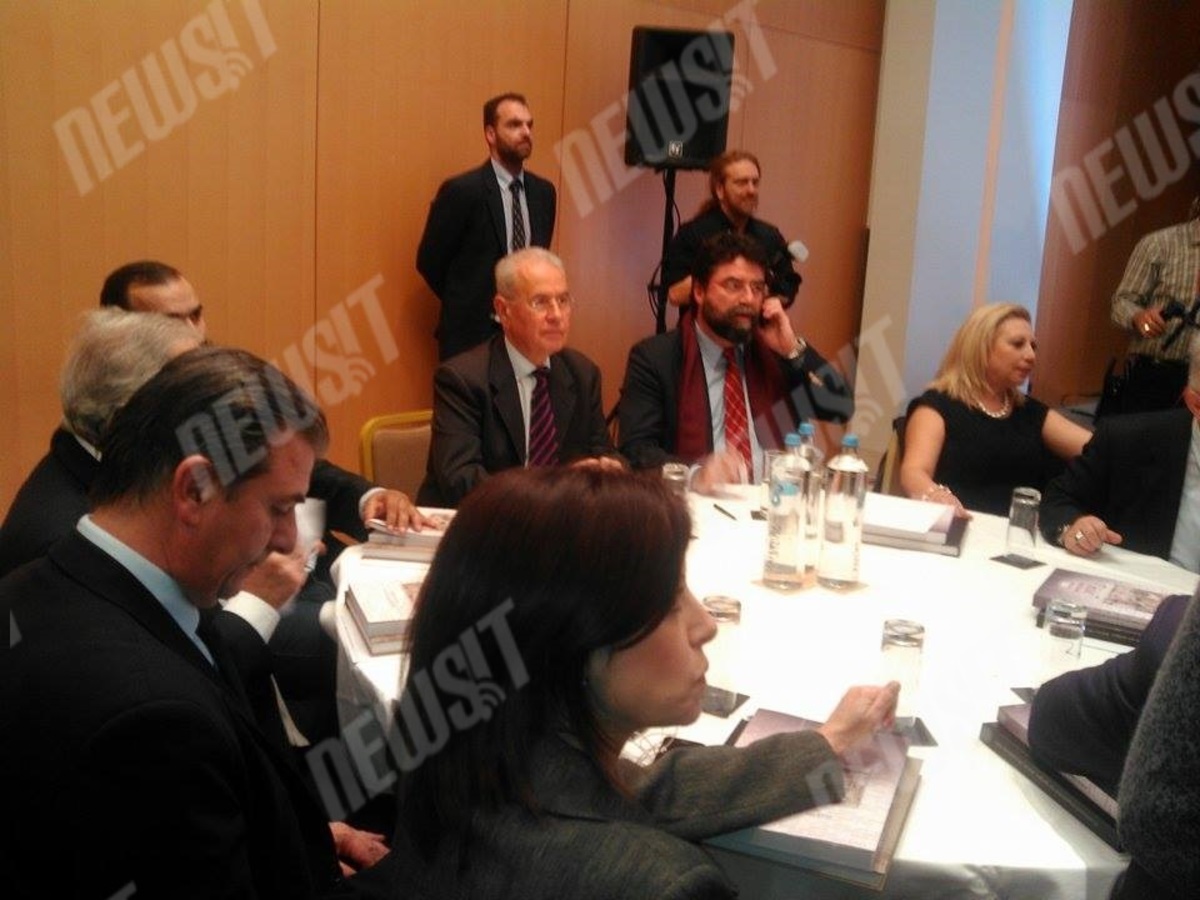 Δύο ανεξάρτητοι βουλευτές σε “γαλάζιο” τραπέζι