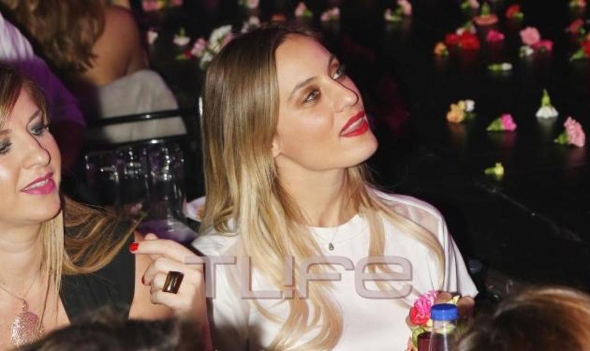Ελεονώρα Μελέτη: Με φίλες της στα μπουζουκια! Φωτογραφίες