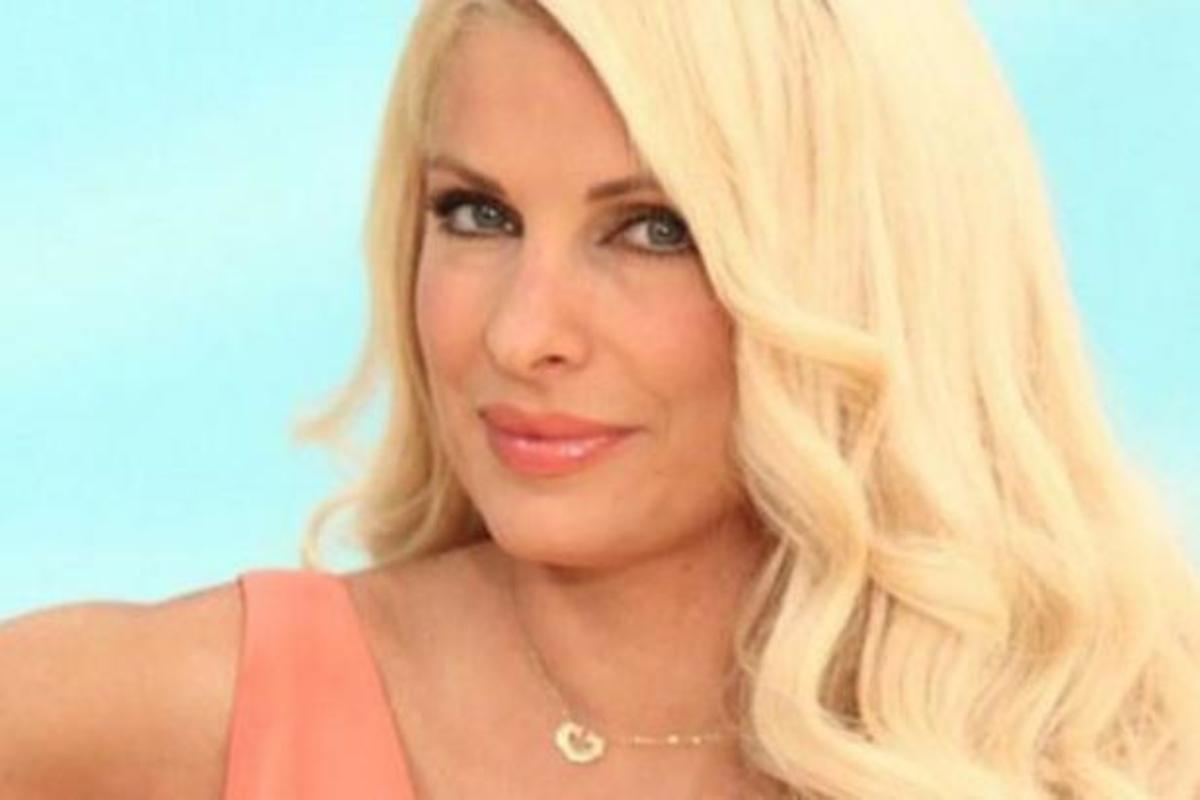 H Ελένη Μενεγάκη στα βαθιά των social media!