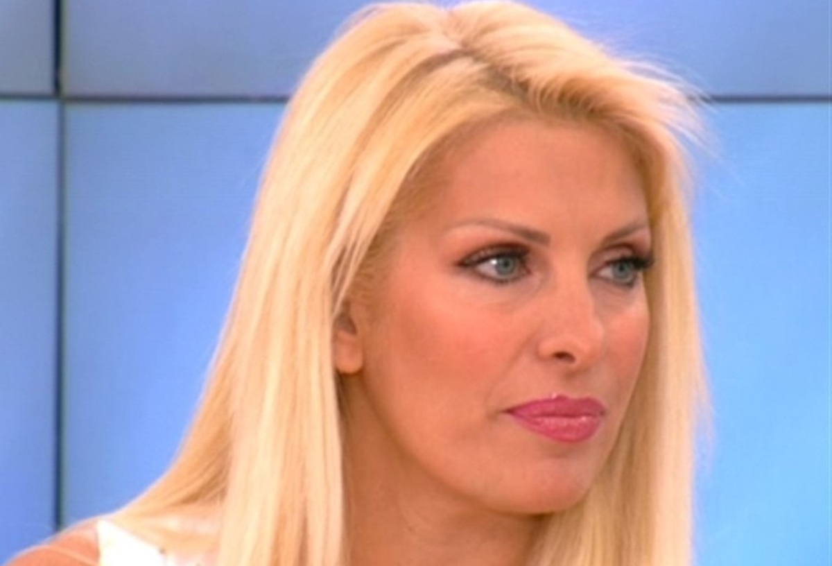 Ποια συνεργάτιδα της Ελένης Μενεγάκη φεύγει μόνιμα στο εξωτερικό;