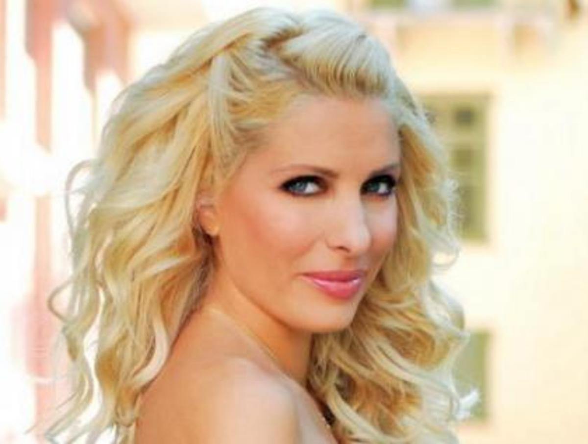 Η Ελένη Μενεγάκη… δεν παραδίδει το στέμμα της βασιλείας!