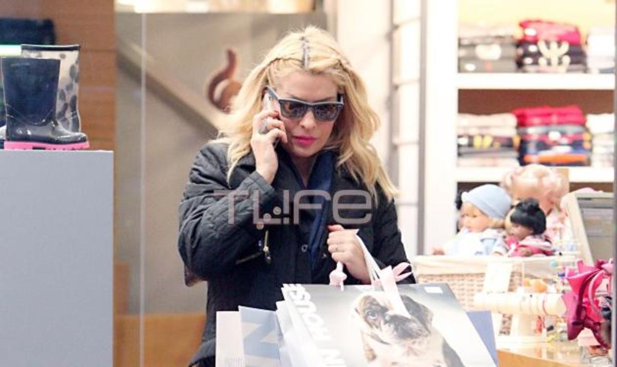 Δες την Ελένη Μενεγάκη να ψωνίζει για το νέο της μωρό!