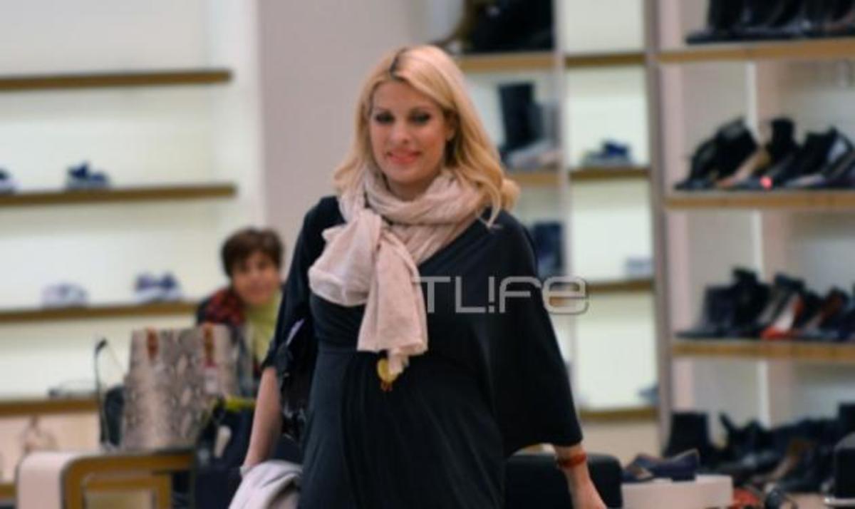 Ελένη Μενεγάκη: Για ψώνια λίγο πριν τη γέννα! Φωτογραφίες