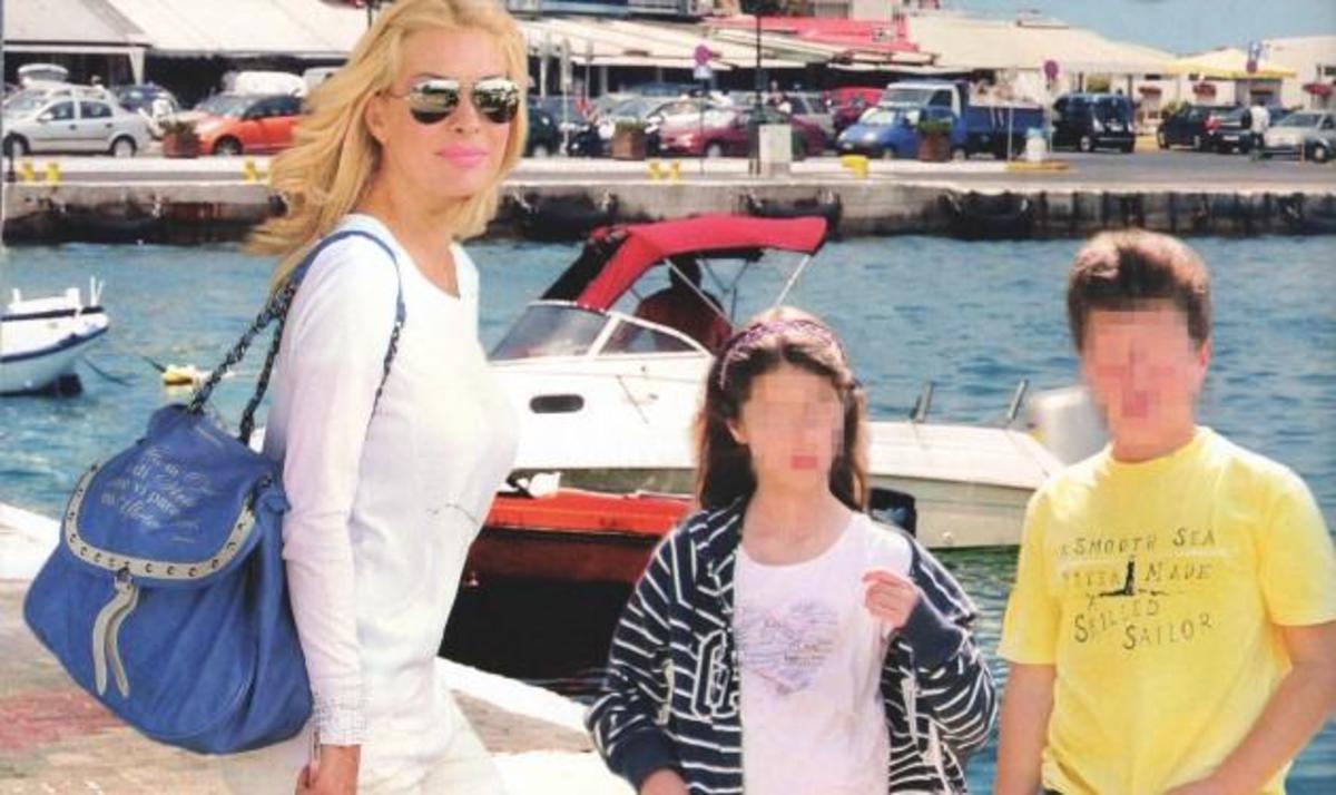 Ελένη Μενεγάκη: Στην Άνδρο με τα παιδιά της!