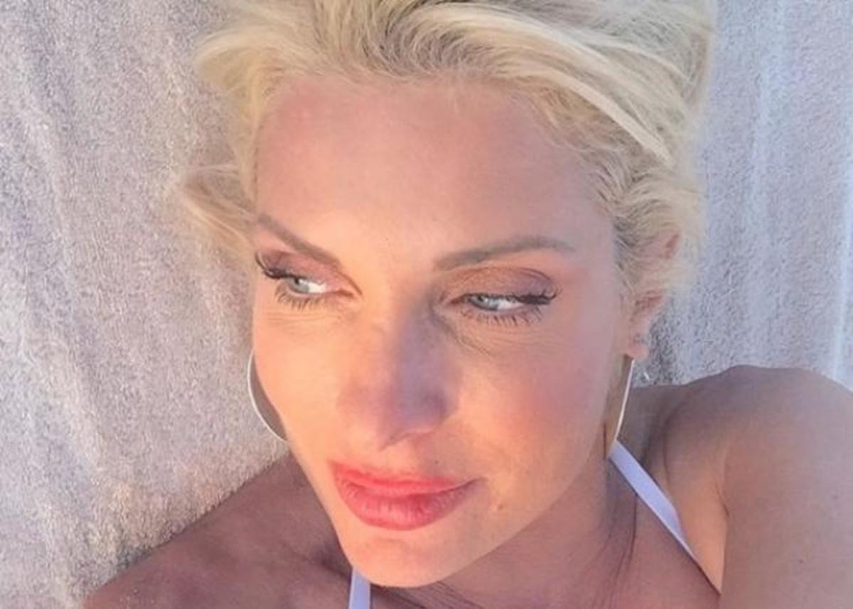 Ελένη Μενεγάκη: Οι χλιδάτες διακοπές με όλη την οικογένεια στη Νάξο!