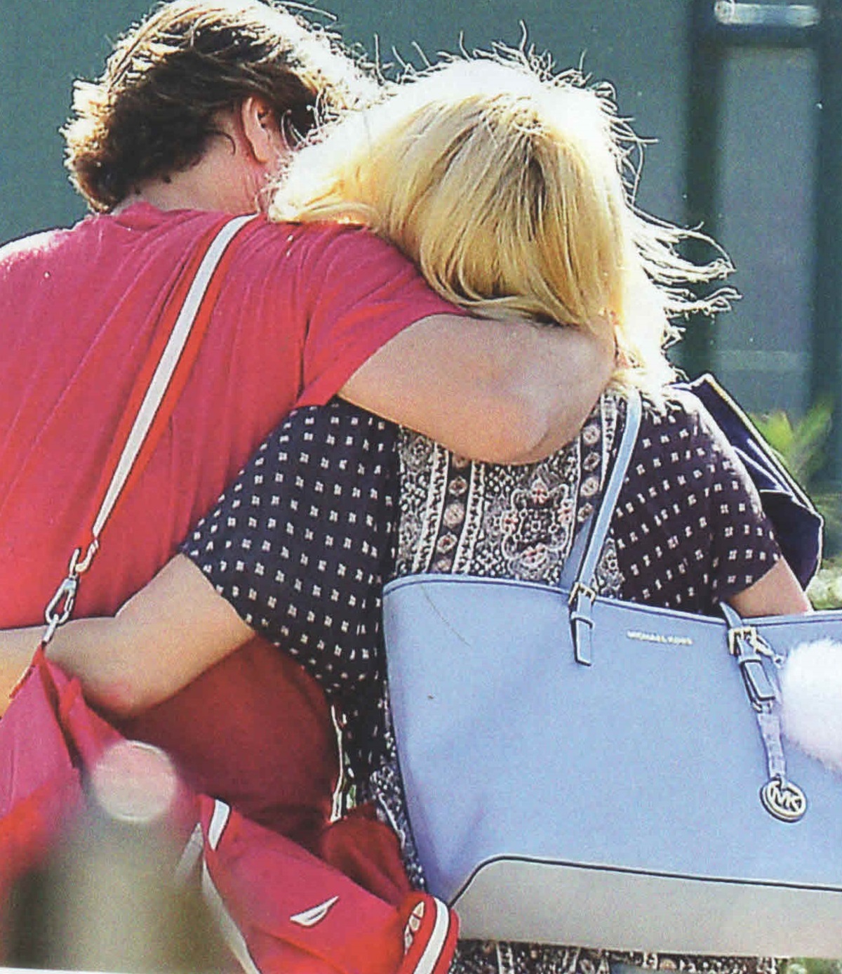 Ελένη Μενεγάκη: Σπάνιο τρυφερό ενσταντανέ στην αγκαλιά του Μάκη Παντζόπουλου!