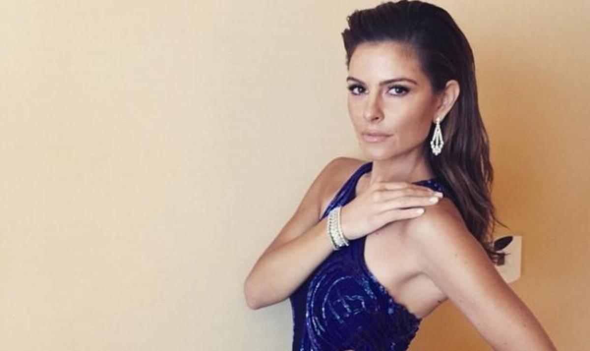 Maria Menounos: Τρώει burger στο κρεβάτι της φορώντας μόνο ένα μπουρνούζι!