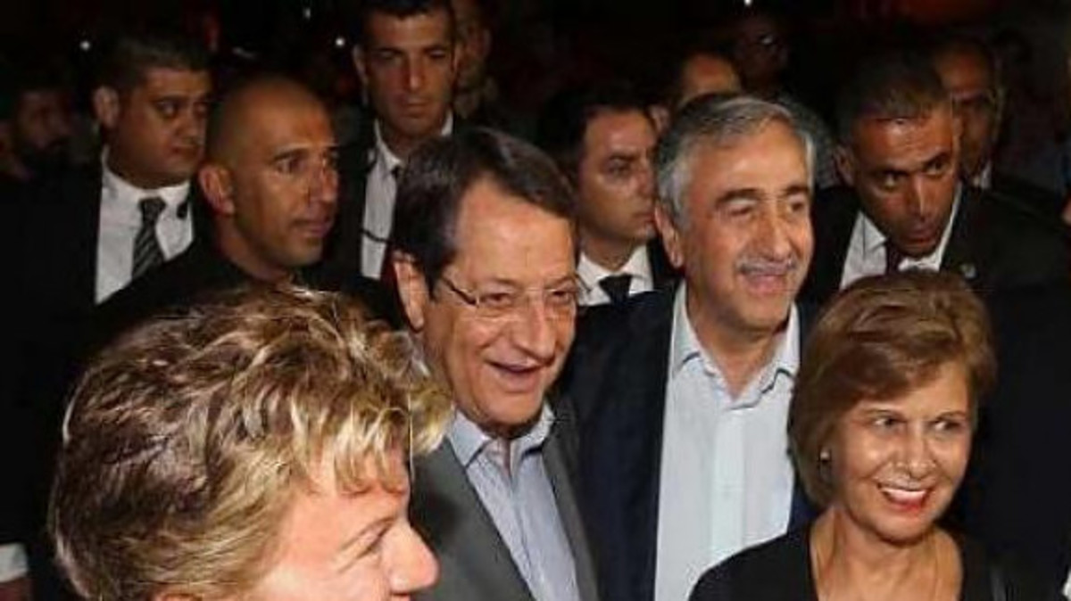 Κυπριακό: Απρόοπτη καθυστέρηση στη συνάντηση Αναστασιάδη – Ακιντζί λόγω τραυματισμού