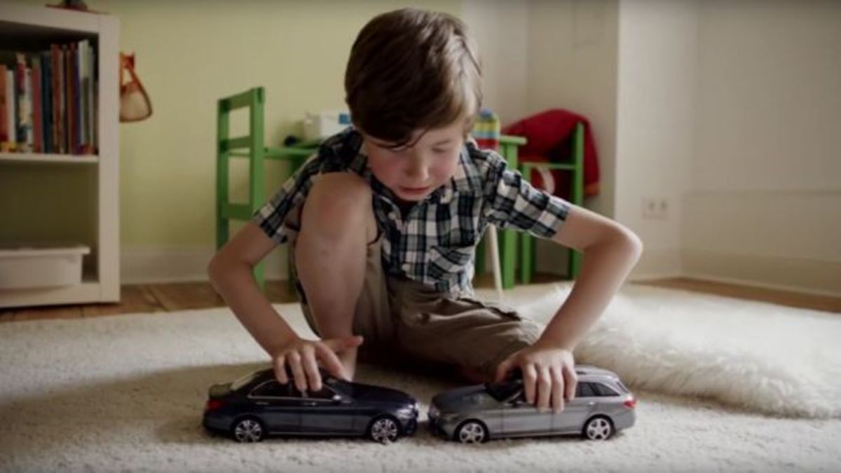 Αυτοκινητάκια που δεν τρακάρουν, από τη Mercedes-Benz (VIDEO)