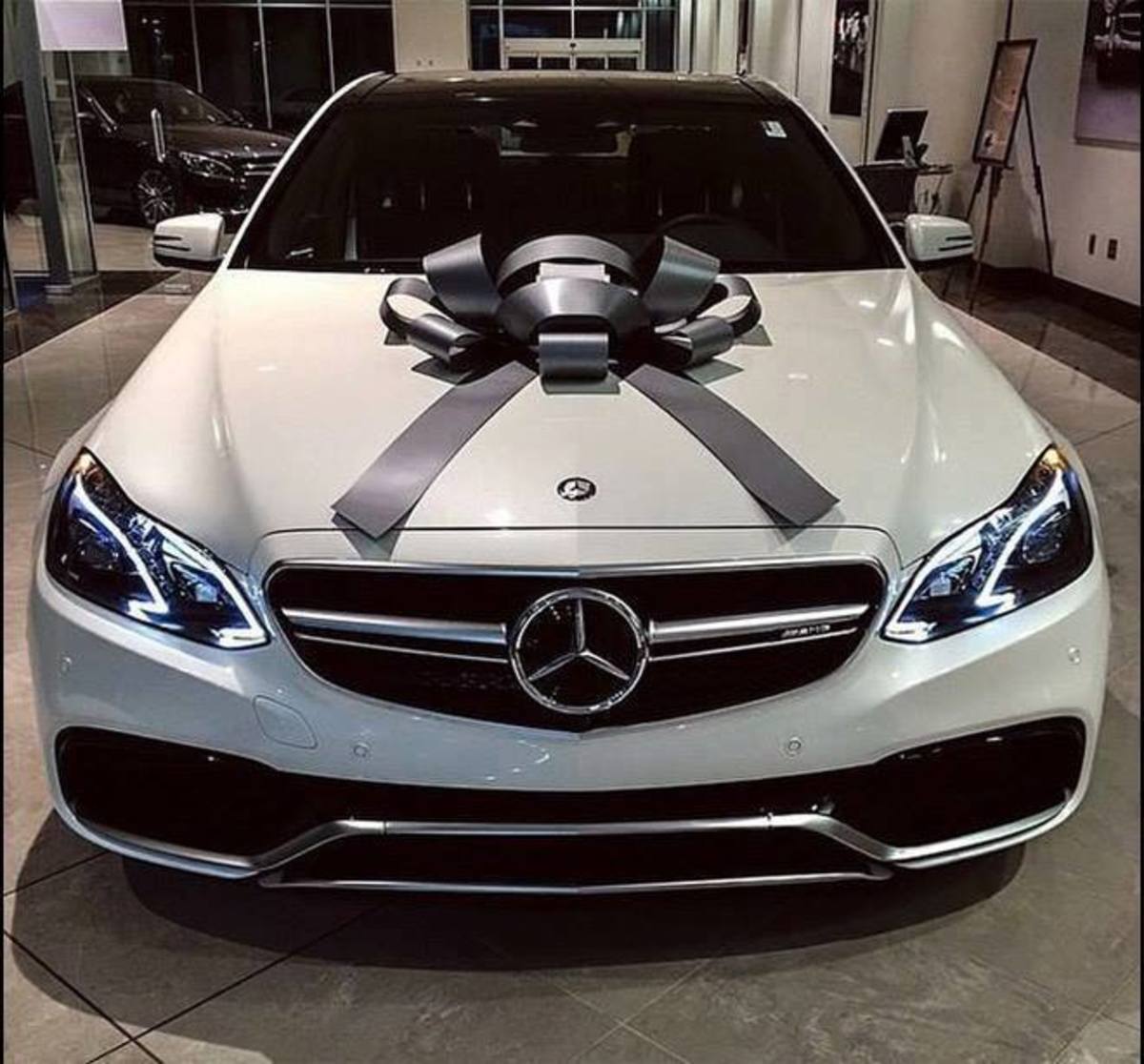 Απίστευτη απάτη μέσω Facebook με “δώρο” μια… Mercedes!