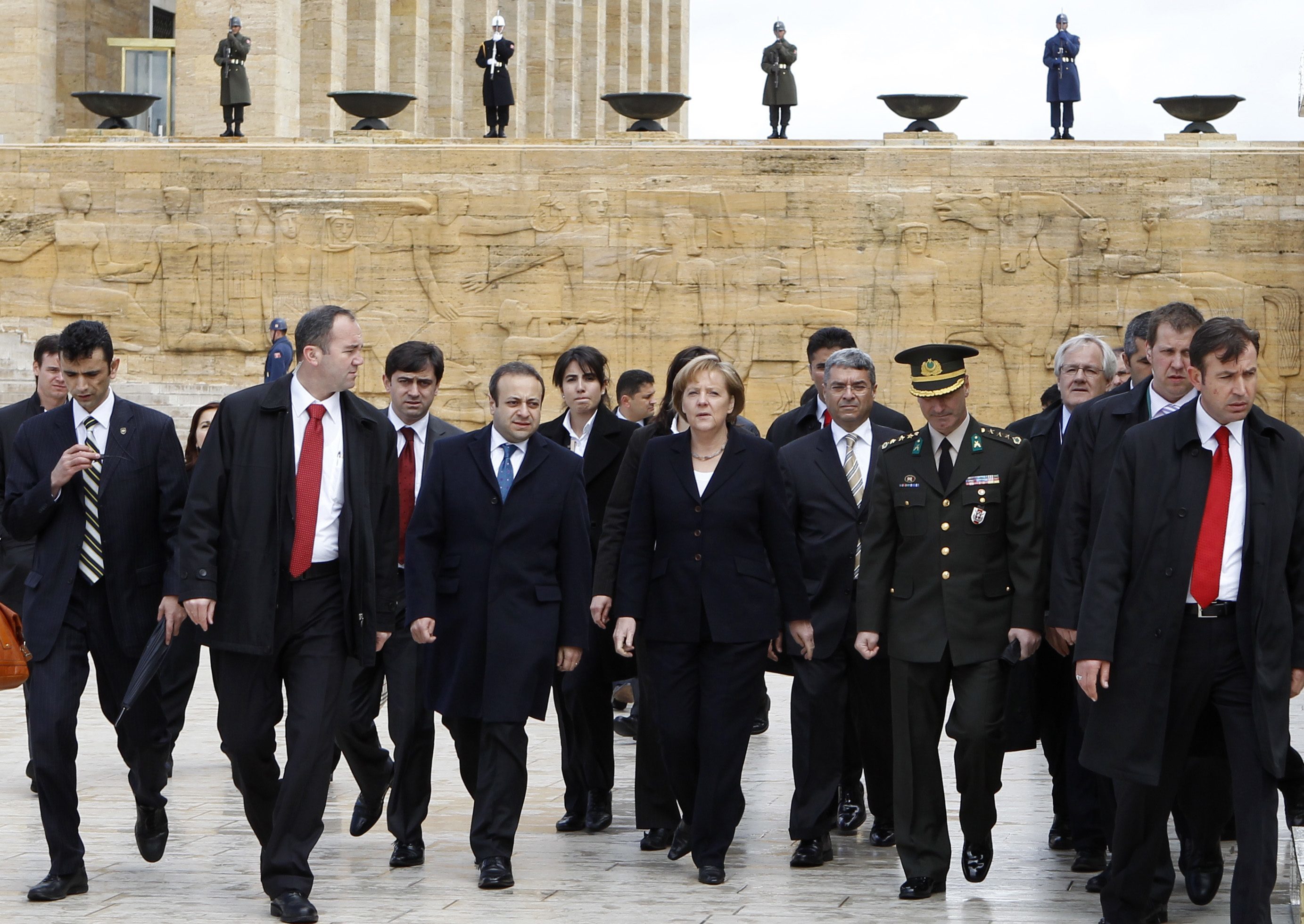 Η Άγκελα Μέρκελ στο μνημείο του Κεμάλ Αττατουρκ .ΦΩΤΟ REUTERS