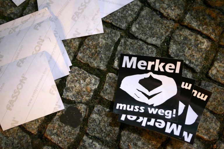 Επίθεση στο Βερολίνο: «Η Μέρκελ πρέπει να φύγει» – Την χτυπάνε αλύπητα