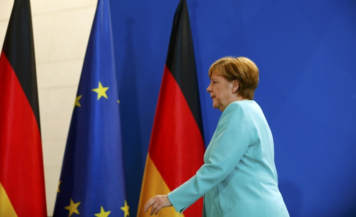 Brexit: Μαστίγιο και καρότο από τους συνεργάτες της Μέρκελ