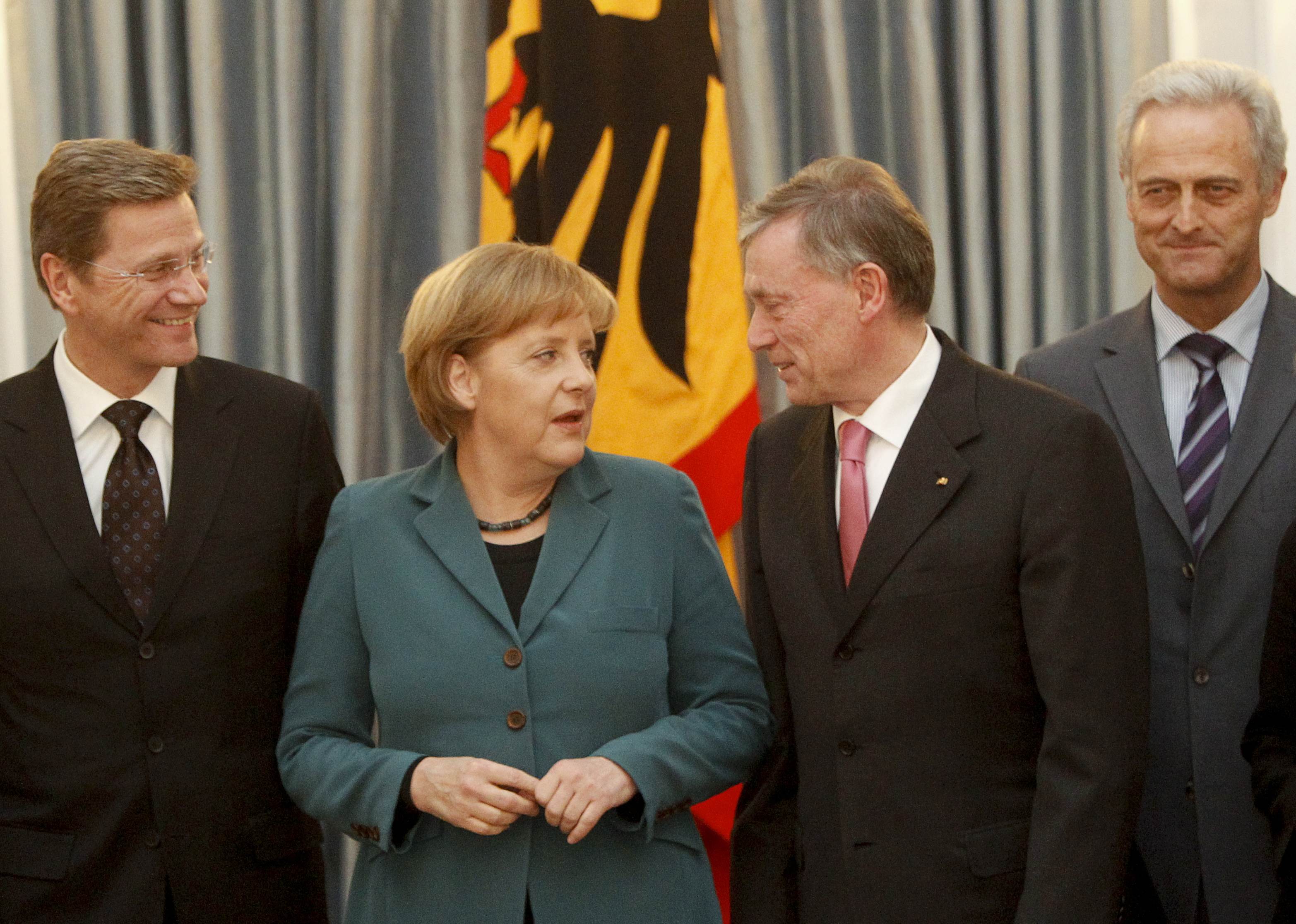 Η Άγκελα Μέρκελ με τον υπουργό Εξωτερικών Βεστβελερ και τον πρόεδρο Κέλερ. ΦΩΤΟ REUTERS