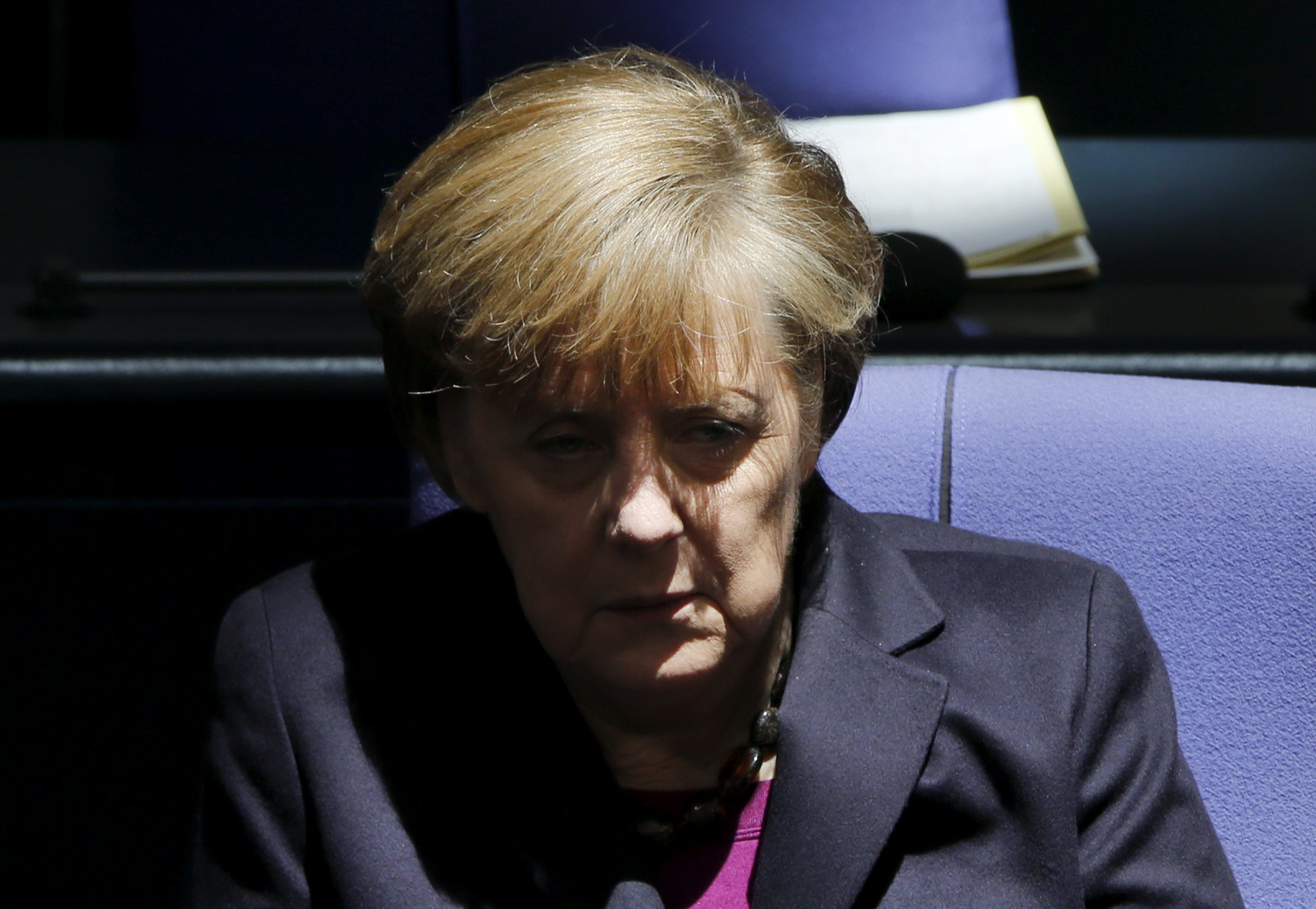 H Handelsblatt ζητά από τη Μέρκελ να χαλαρώσει τη λιτότητα στην Ελλάδα