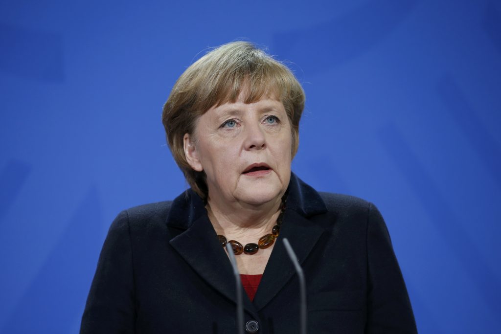Μέρκελ: Παραδειγματιστείτε από την Ανατολική Γερμανία