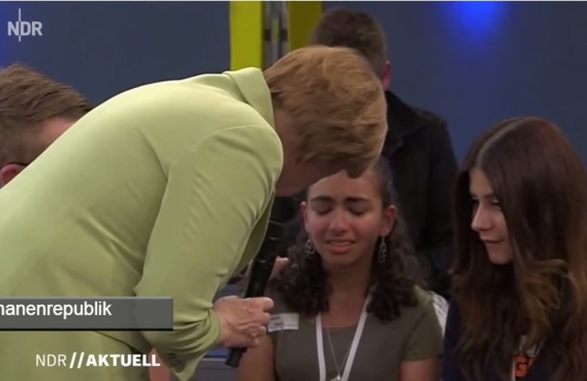 Όταν η Μέρκελ έκανε ένα μικρό κορίτσι να βάλει τα κλάματα (VIDEO)