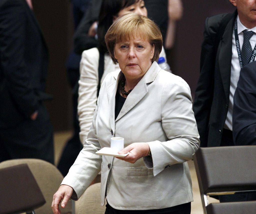 «Κυρία Μερκελ, εξηγείστε γιατί πρέπει η Γερμανία να σώσει το ευρώ»