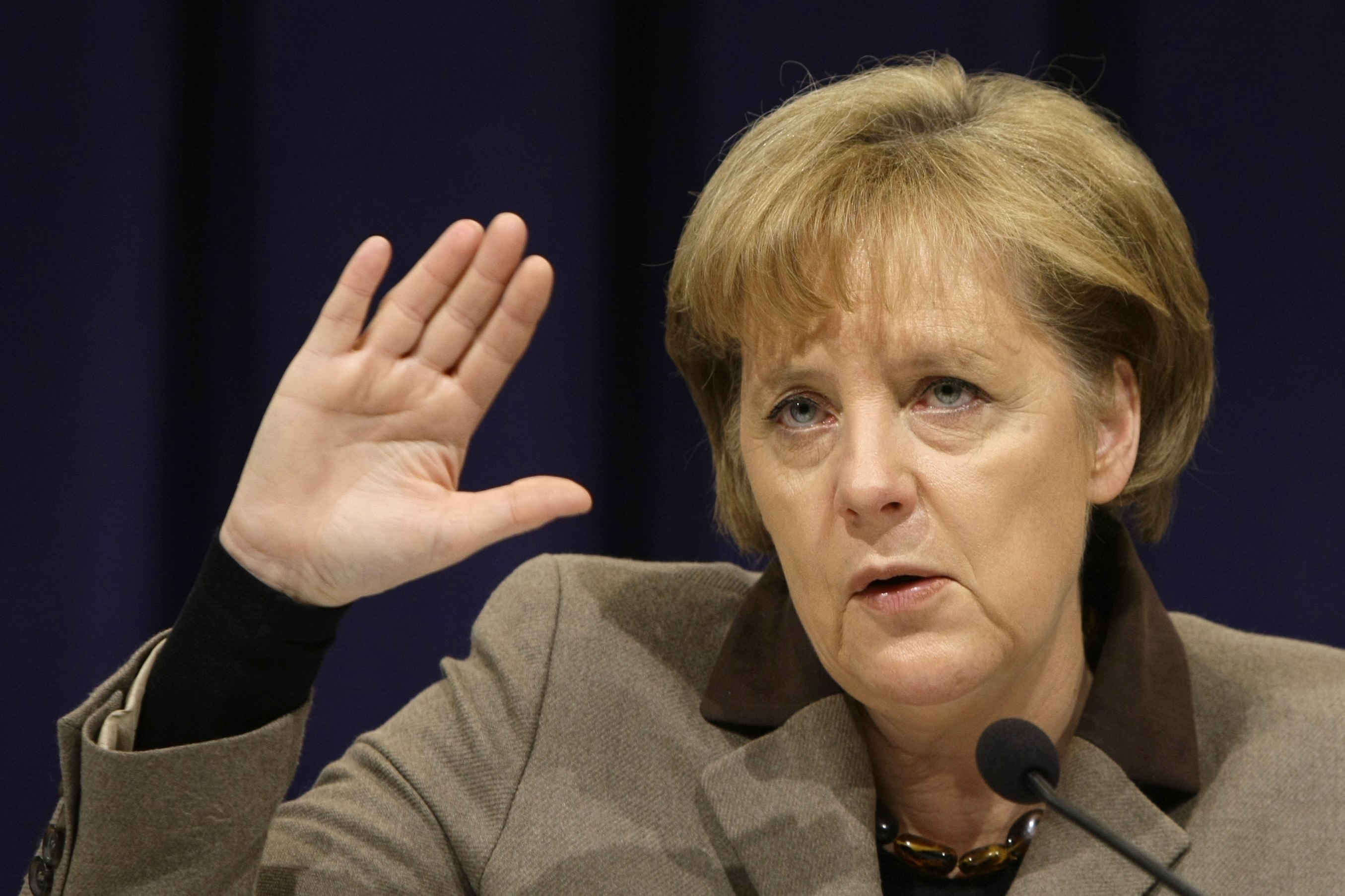 Γερμανία: Αν θέλει βοήθεια η Ελλάδα να πάει ΜΟΝΟ στο ΔΝΤ
