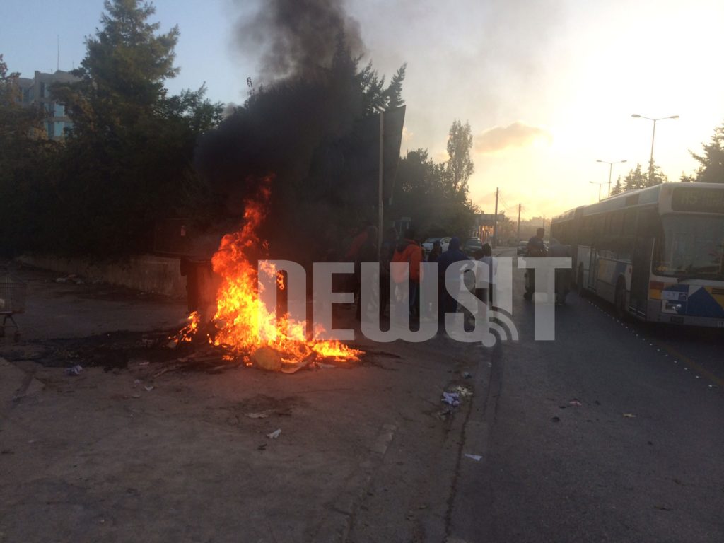 Ένταση στη Μεσογείων για την κατεδάφιση καταυλισμού Ρομά