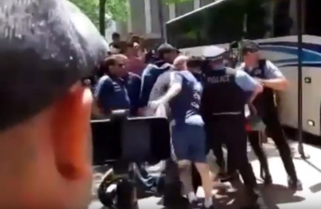 Γυναίκα “επιτέθηκε” στον Μέσι! (ΒΙΝΤΕΟ)