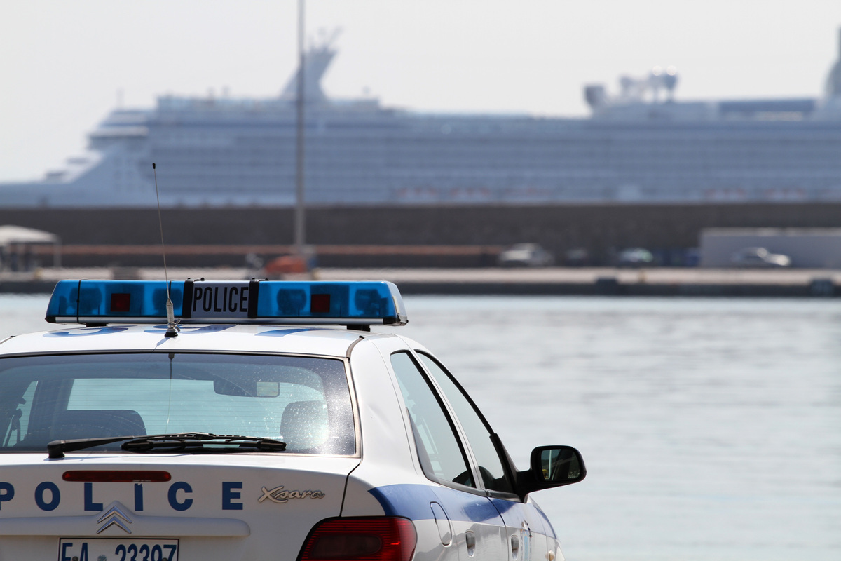 Στέλεχος της ΕΥΠ και αστυνομικός εμπλέκονται σε κύκλωμα διακίνησης μεταναστών