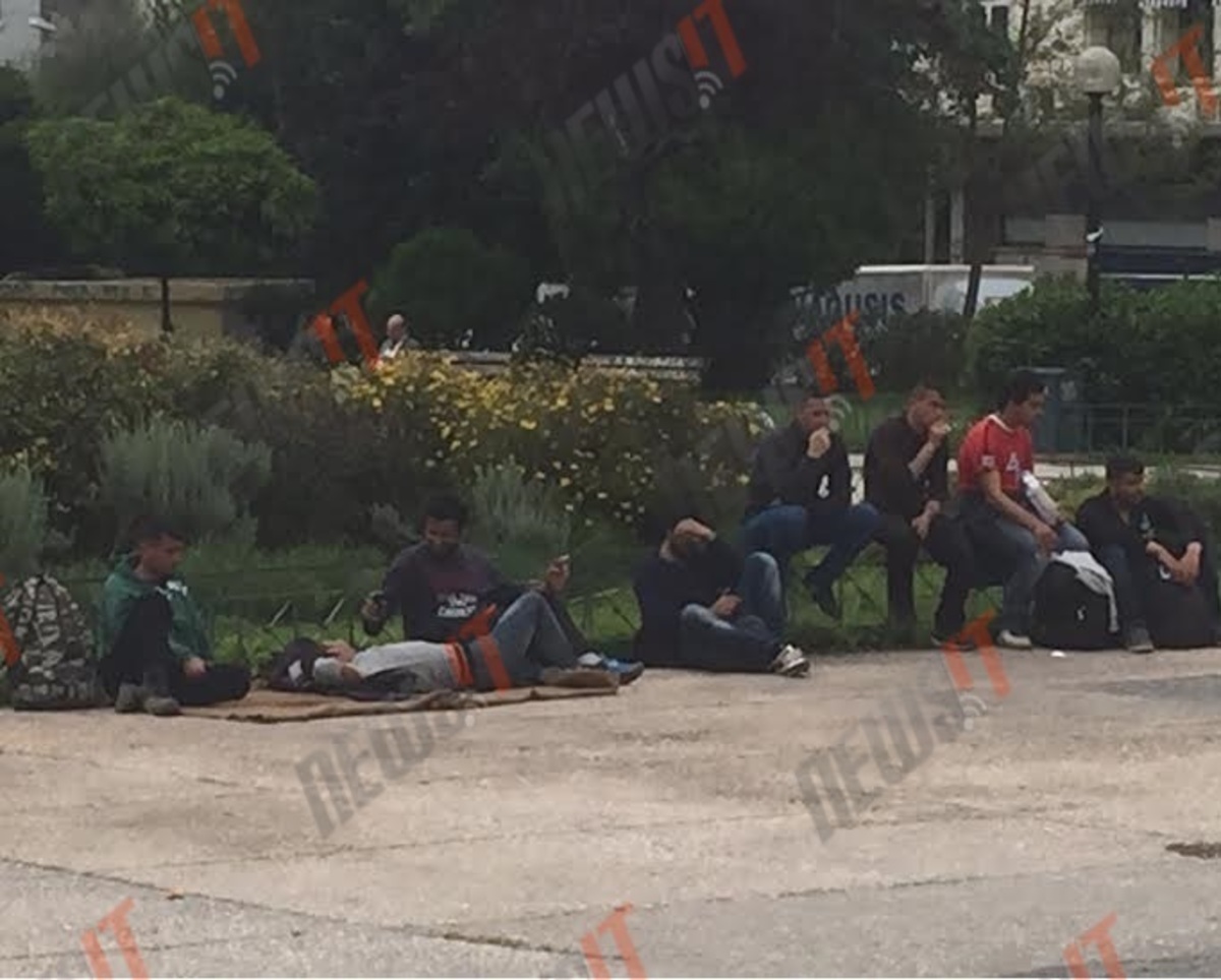 Μετά την “ηλιοθεραπεία” οι μετανάστες θα στρώσουν να κοιμηθούν στις πλατείες