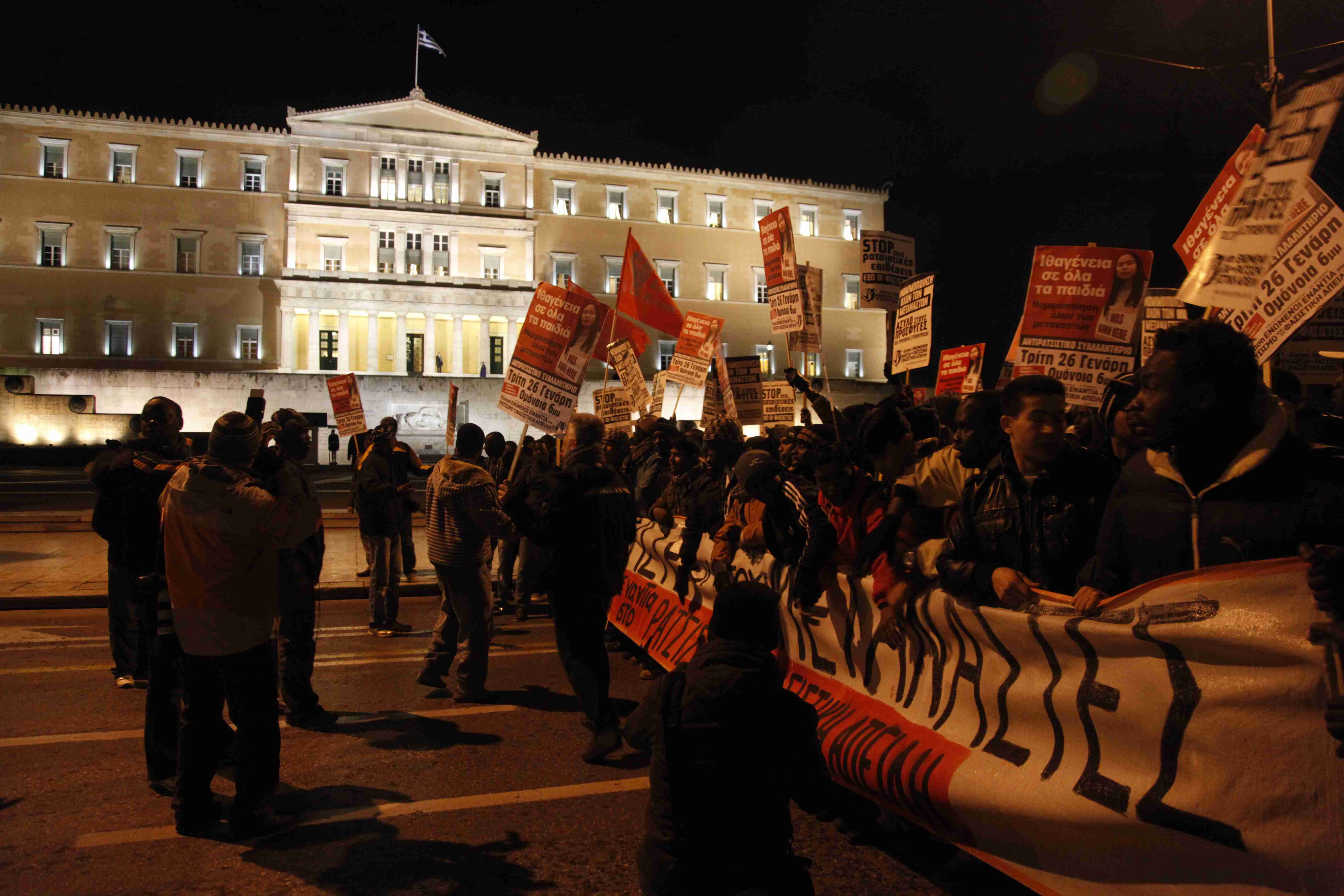 ΘΕΜΑ NEWSIT: Εγκαταλείπουν την Ελλάδα οι μετανάστες λόγω κρίσης
