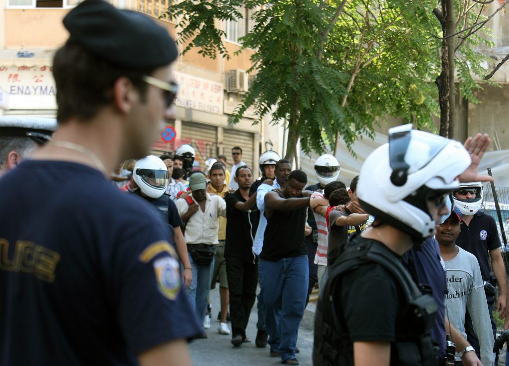 ΦΩΤΟ AΡΧΕΙΟΥ EUROKINISSI - Στιγμιότυπο από επιχείρηση σκούπα της ΕΛ.ΑΣ